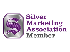 Logotipo de Silver Marketing Association Member, la entidad de la que Plataforma 50 y Nu Comunicación forman parte.